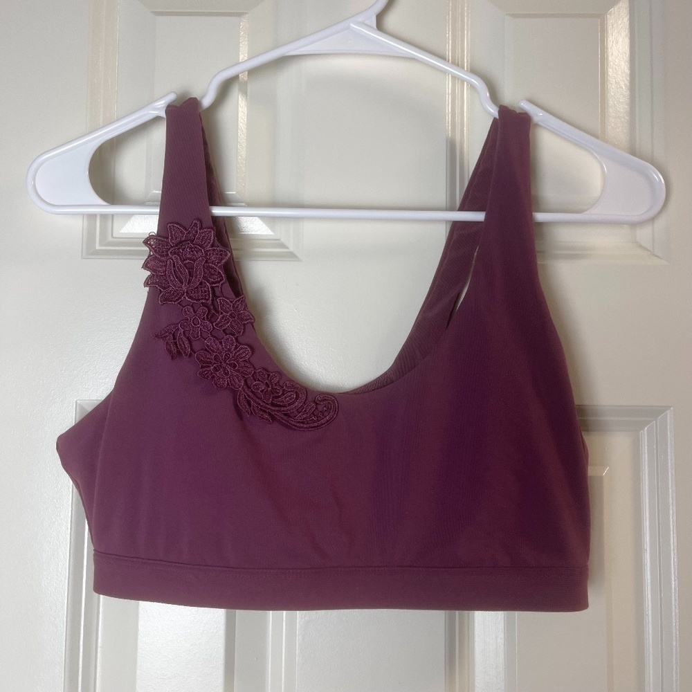 ! Fabletics Plum Vega Sports Bra Women Size S